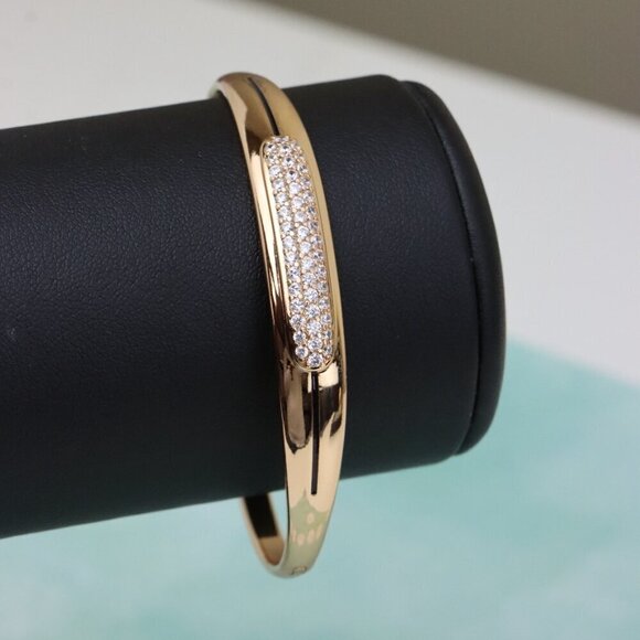 Elegant Rose Gold Bangle with Pavé Accents in Classic Oval Design, XPBL0425 - Picture 6 of 12